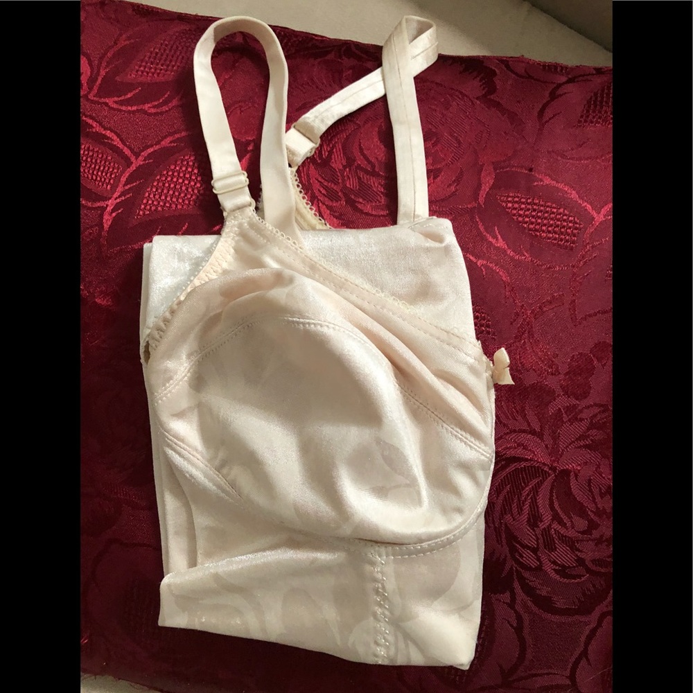 🚺 Flexees full body shaper Cream 36C 🚺